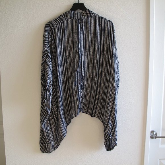 RVCA Black and Cream Striped Kimono Wrap - Picture 5 of 10